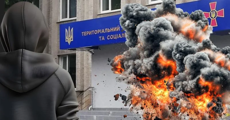 Напад на ТЦК: невідомий у темній худі біля вибуху перед вивіскою ТЦК та СП