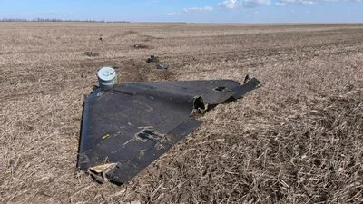 Уламки дрона на полі між Лункавіцею та Векерень у повіті Тулча Румунії