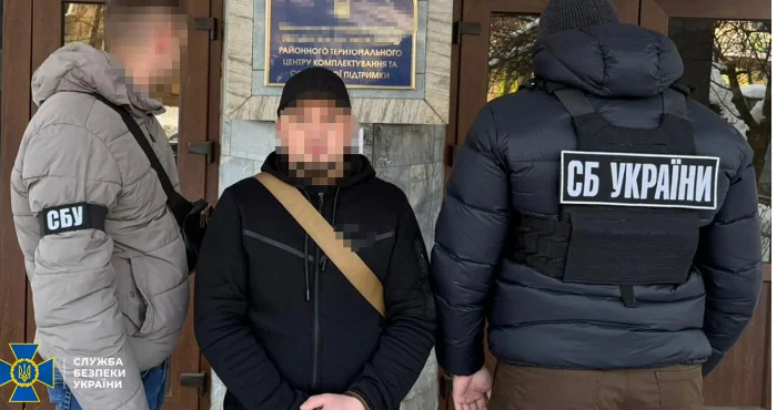 Співробітники СБУ в Одесі затримують тцкшників за хабар після погоні