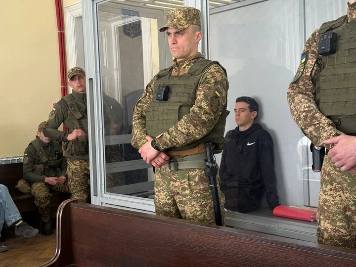 Вячеслав Зінченко в судовій клітці під час дебатів у справі Ірини Фаріон