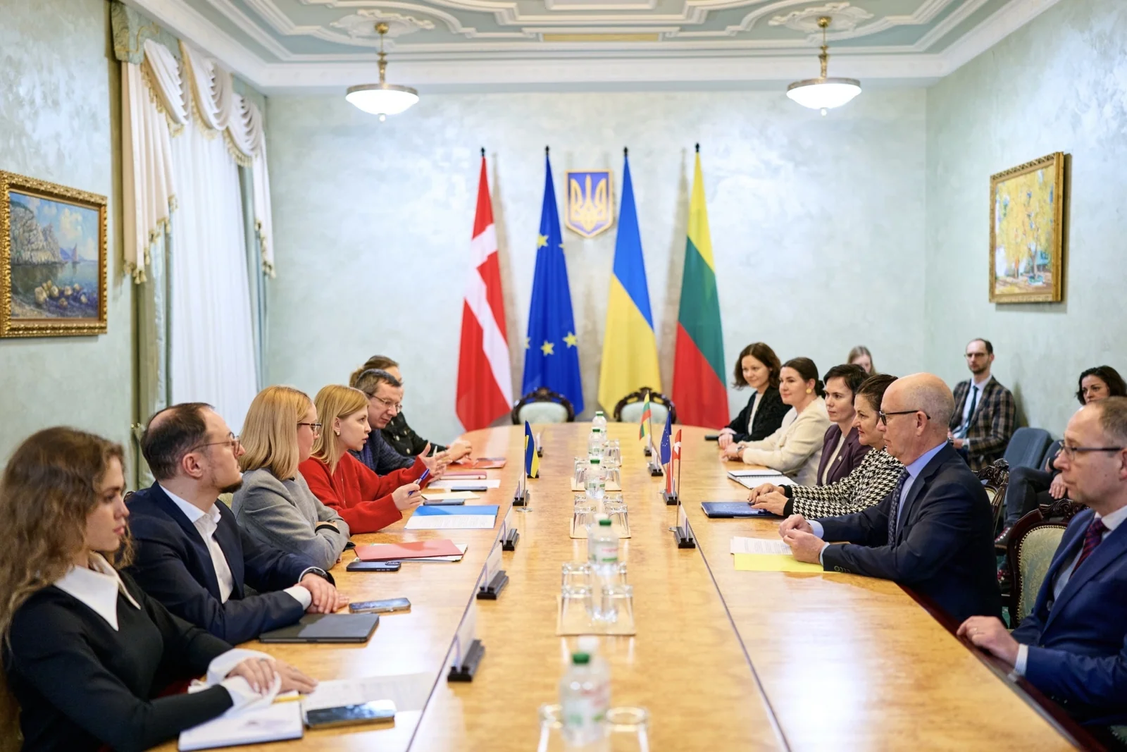 Дипломати Литви, України та ЄС за столом переговорів щодо вимог до РФ