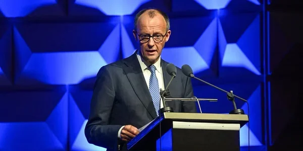 Фрідріх Мерц на трибуні закликає ЄС надати Україні статус асоційованого члена