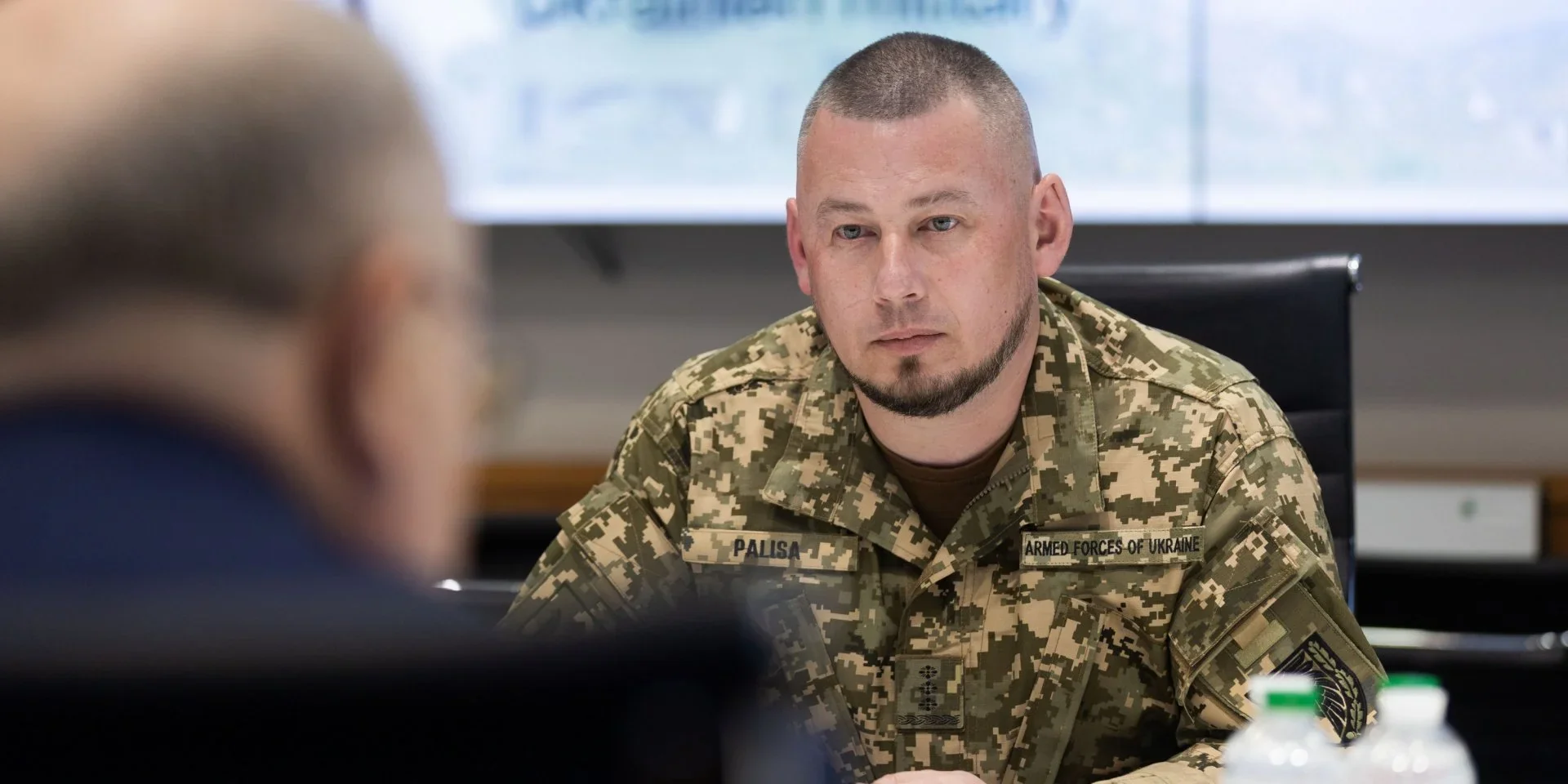 Павло Паліса у військовій формі на засіданні щодо мобілізаційного віку