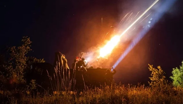 ППО Києва веде вогонь по російських дронах вночі