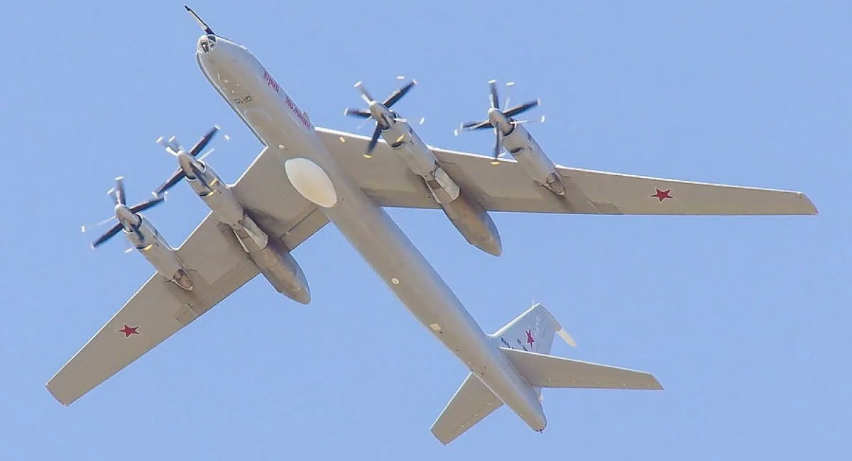 Літак Ту-142 знищений дронами СБС ЗСУ на аеродромі в Таганрозі