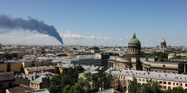 Дим над Санкт-Петербургом після атаки дронів на місто