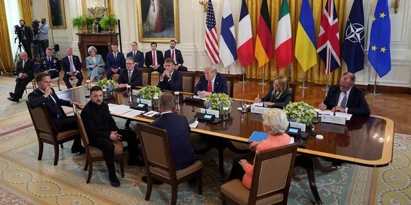 Лідери G7 та України за столом переговорів з Дональдом Трампом
