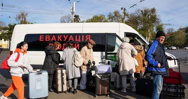 Евакуація людей з речами на Золочівському напрямку Харківщини