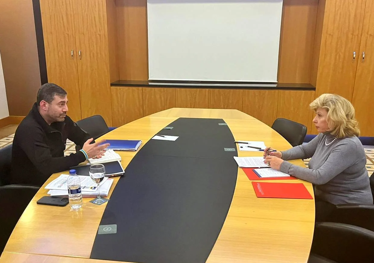 Дмитро Лубінець та Яна Лантратової під час першої зустрічі омбудсманів
