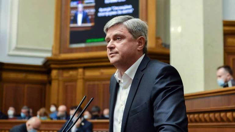 Депутат Олександр Качний у сесійній залі Верховної Ради під час засідання