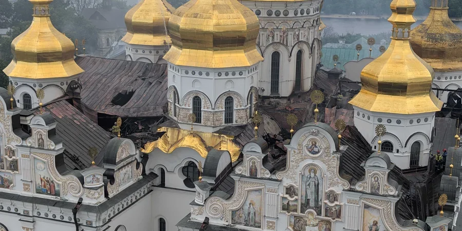 Пошкоджений Успенський собор Києво-Печерської лаври після удару дроном Герань-2