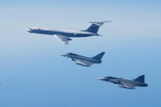 Шведські Gripen супроводжують російський урядовий літак над Балтикою
