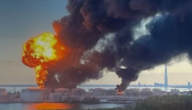 Вибух і пожежа на нафтовому обєкті у Волгоградській області після удару
