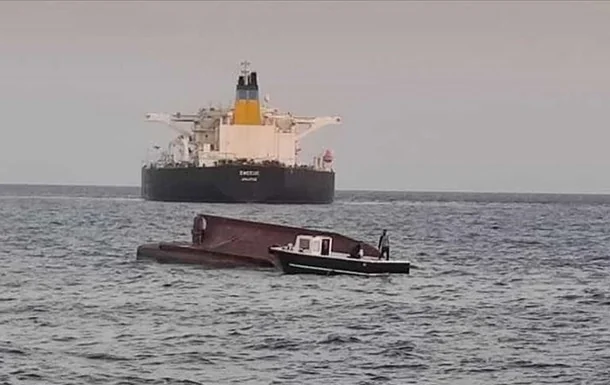 Турецьке судно Duru 67 у Чорному морі біля Криму після нападу