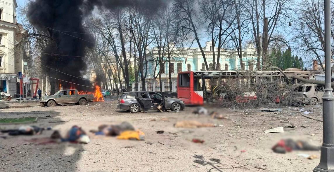 Пожежа та знищені авто після удару КАБами по Сумах