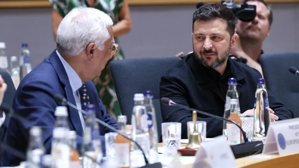 Володимир Зеленський на саміті ЄС у Брюсселі за столом переговорів