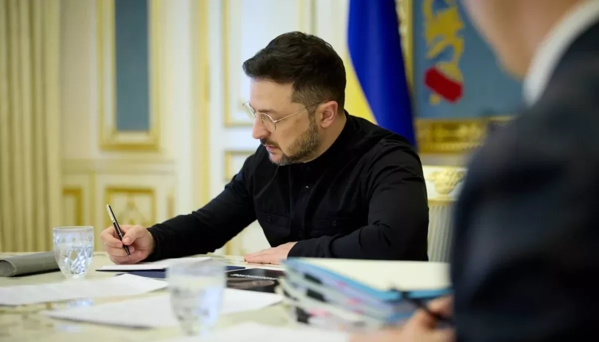 Зеленський підписує указ про санкції проти колаборантів та компаній РФ