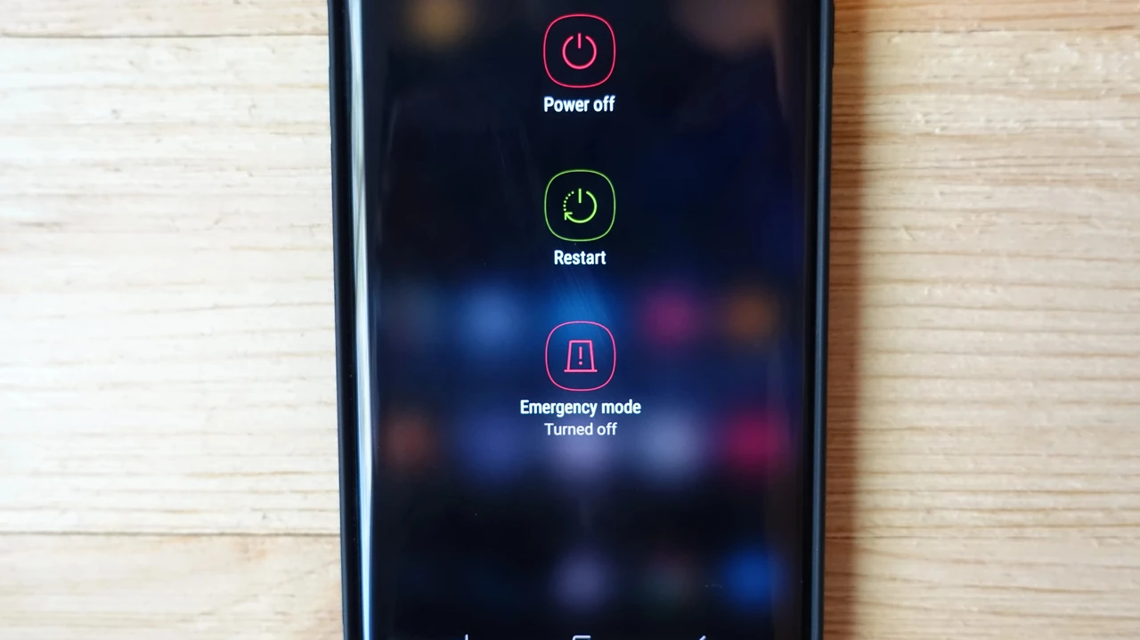 Як перезагрузити телефон: повний гід для Android та iPhone